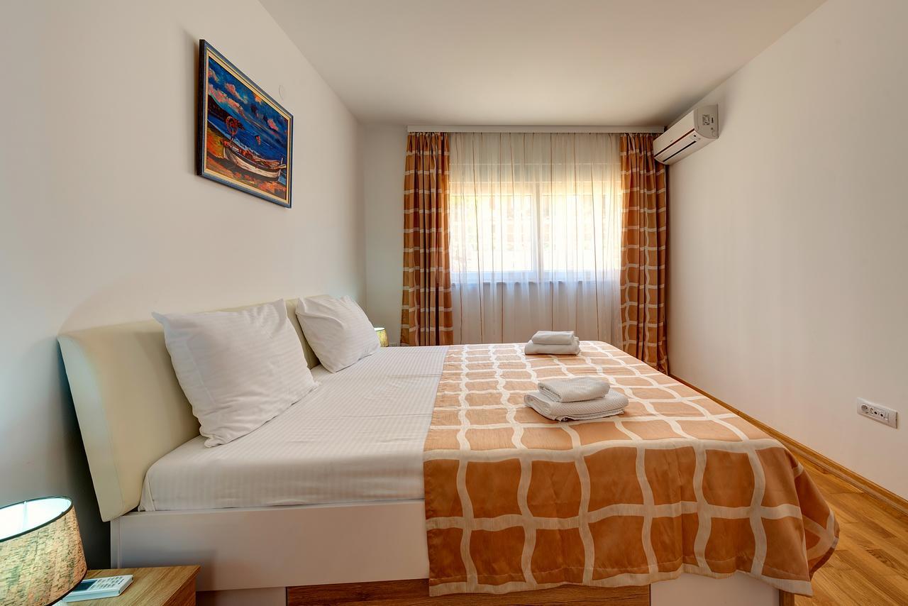 Apartments Villa Adriatic 티바트 외부 사진